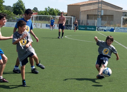 El campus de futbol que el Global Palamós fa aquest estiu.