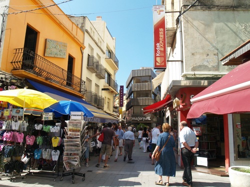 El carrer Major, el principal carrer peatonal de Palamós.