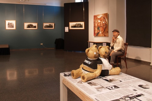 Un aspecte de l'exposició Art Jove 2011.