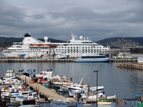 El Seabourn Legend al port de Palamós.
