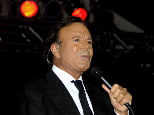 L'incombustible Julio Iglesias, un any més a Jardins de Cap Roig.
