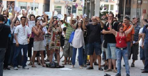 Assistents a la concentració que s'ha fet aquest migdia a Girona.