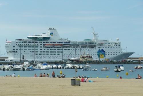 L'Island Escape en una anterior visita al port de Palamós.