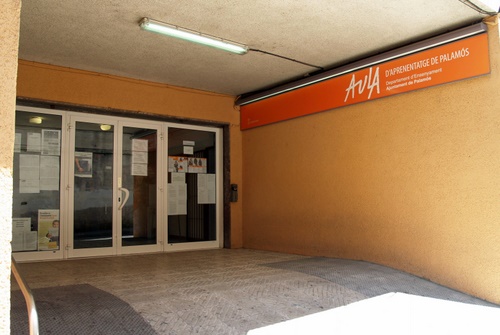 Seu del Servei Local de Català de Palamós, al carrer de Salvador Albert i Pey.