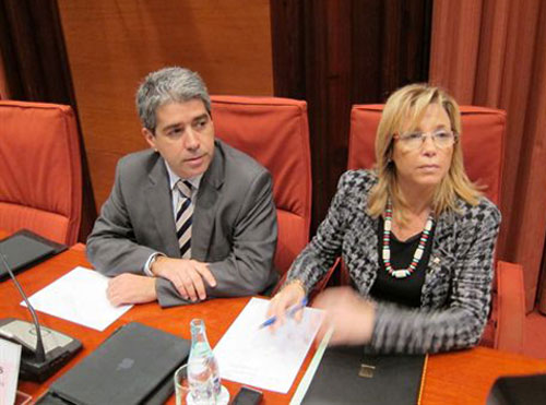 La consellera de Governació Joana Ortega, a la dreta. (Foto: elsingulardigital). 