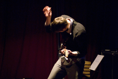 Shane Perlowin actua avui a la Sala Mariscal de l'Estartit.