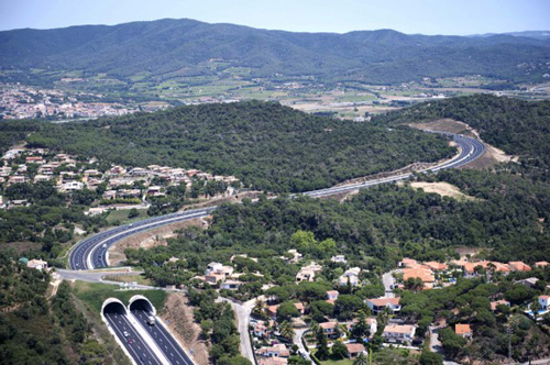 La C-31 és una bona via de comunicació entre municipis, també pensant en el comerç. (Foto: ridaura.com).