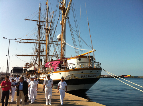 El 'Palinuro', aquest matí al moll de Ponent del port de Palamós.