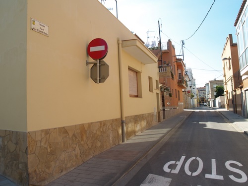 Un dels nous carrers arranjats a la zona de l'Eixample Nord de Palamós.