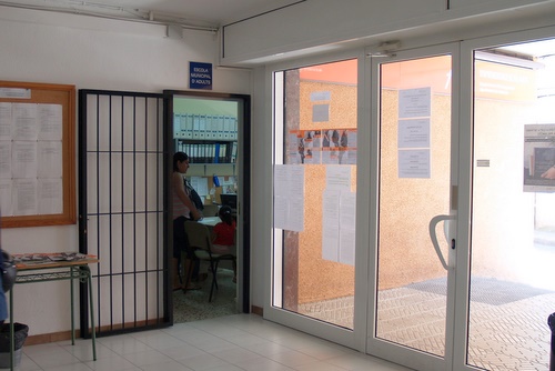 L'Aula d'Aprenentatge de Palamós, en la imatge, acull l'Escola Municipal d'Adults. 