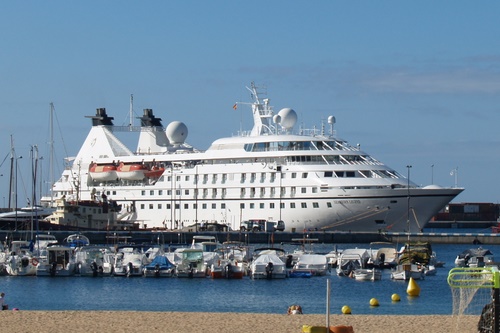 El Seabourn Legend al port de Palamós.