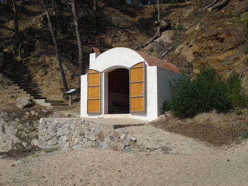 La barraca de cala Estreta, ja restaurada.