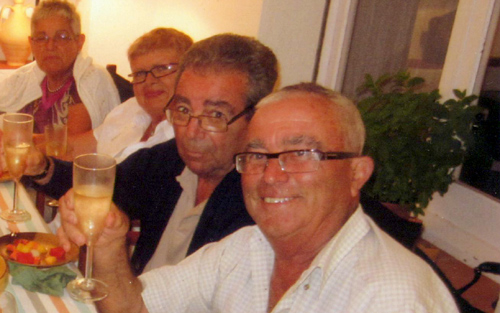 Miquel Fortuny, en primer terme, amb el seu germà Xavier en una celebració familiar.