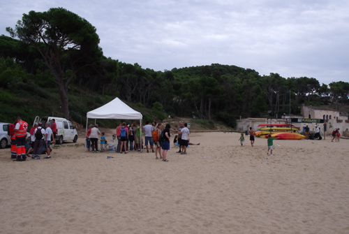 Els voluntaris es van concentrar a la platja de Castell.