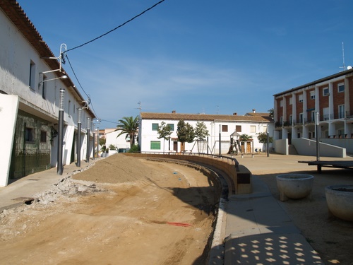 El carrer de Lluís Barceló i Bou, a l'altura de la plaça de Pere El Gran.