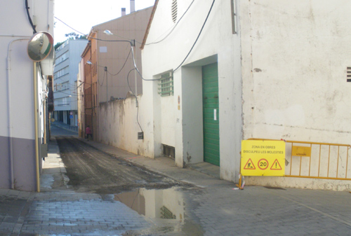 El tram final del carrer d'Adrià Álvarez, ara en obres.