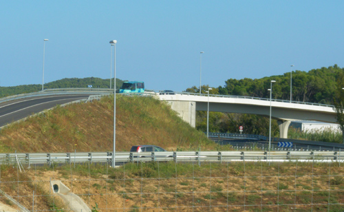 Imatge del pont que va fins a la gasolinera de Sant Joan, contemplat inicialment al POUM.