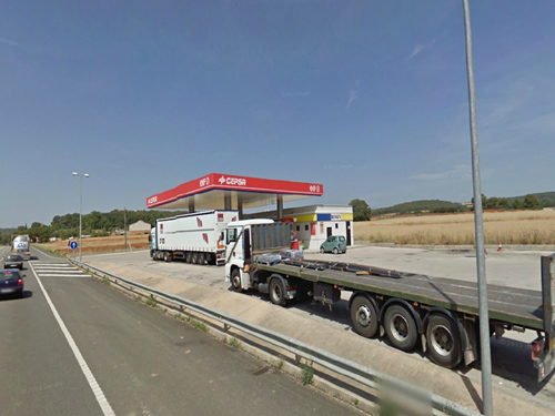 Els detinguts van utilitzar la targeta robada en una gasolinera i ho van provar en una altra.