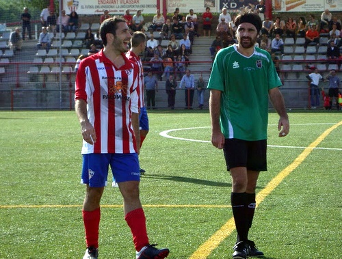 Javi Revert, a la dreta, en el partit de diumenge passat a Vilassar. (Foto: Sergi Cortés).