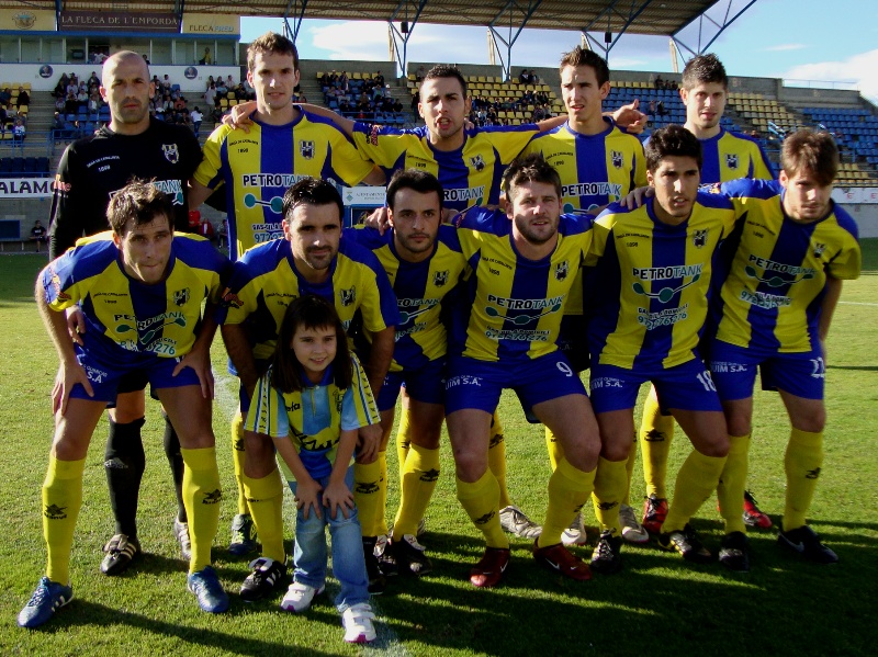 Un dels equips que el Palamós CF ha posat en joc aquesta temporada. (Foto: Sergi Cortés).