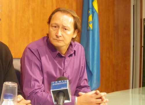 El portaveu republicà, Dani Reixach, no està d'acord amb restringir les xarxes socials a la biblioteca.