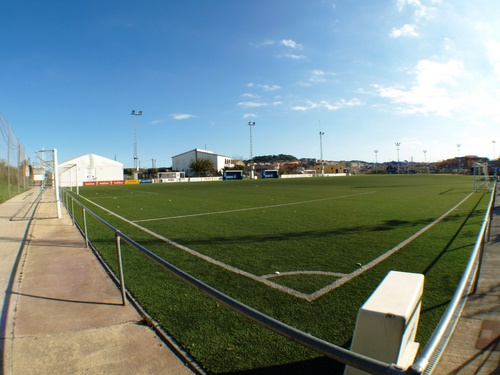 El partit es juga al camp annexe a dos quarts de nou del vespre.