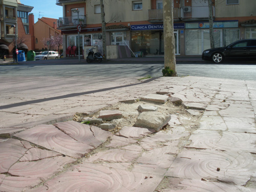 L'Ajuntament de Palamós vol resoldre el problema de les voreres en mal estat a l'avinguda de Catalunya.