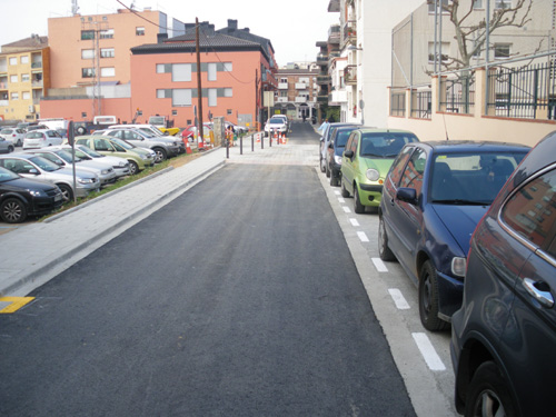 El carrer de Sant Josep, un dels que tindrà zona verda d'aparcament.