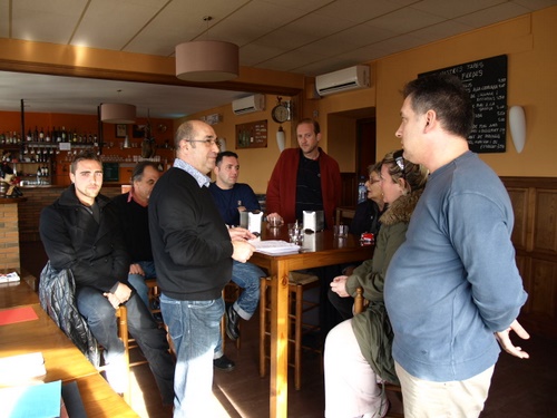 Els membres de l'associació s'han reunit avui per parlar de noves idees.