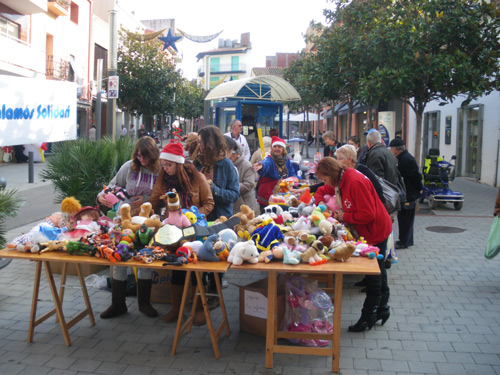 El Mercat de la Joguina ha recaptat uns 1.500 euros per a un projecte solidari.