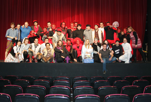 El grup d'actors i actrius d''Els pastorets dels Showboys', en un assaig.
