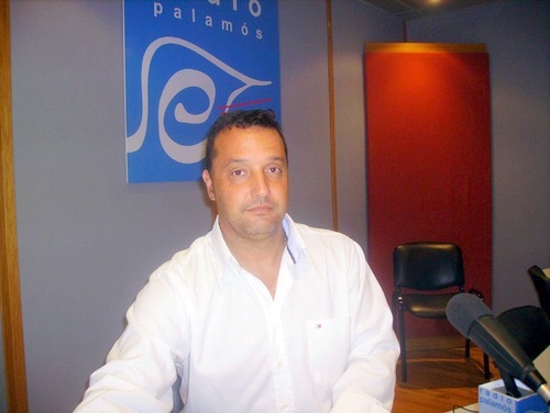 L'entrenador de la FE Palamós, Robi.