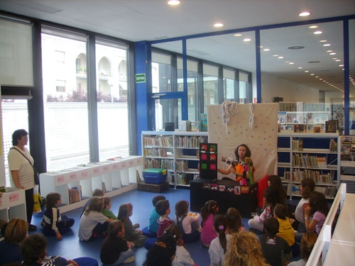 L'Hora del Conte es fa dos cops al mes a la biblioteca municipal de Palamós.