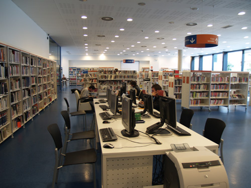 Instal·lacions de la biblioteca Lluís Barceló i Bou de Palamós.