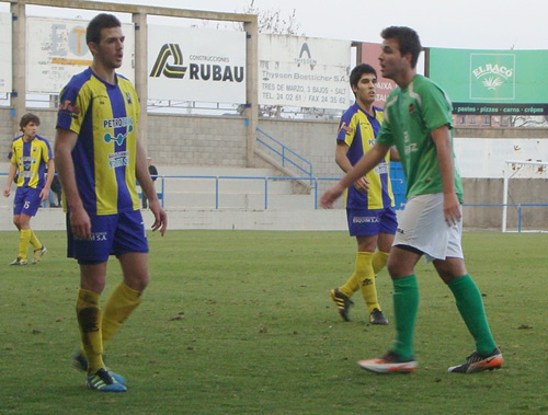 Marc Vila, a l'esquerra, el jugador més destacat ahir. (Foto: Sergi Cortés).