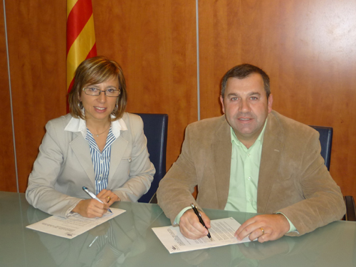 Teresa Ferrés i Joan Català, divendres passat durant la firma dels convenis.