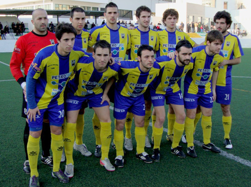 L'equip titular que dissabte va jugar al camp del Lloret. (Foto: Sergi Cortés).