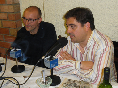 Ramon Monràs i Eduardo Vílchez, durant el dinar tertúlia organitzat per 'Futbol a Ràdio Palamós'.