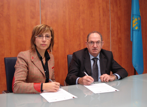 Teresa Ferrés i Joan Font han firmat el conveni aquest migdia.