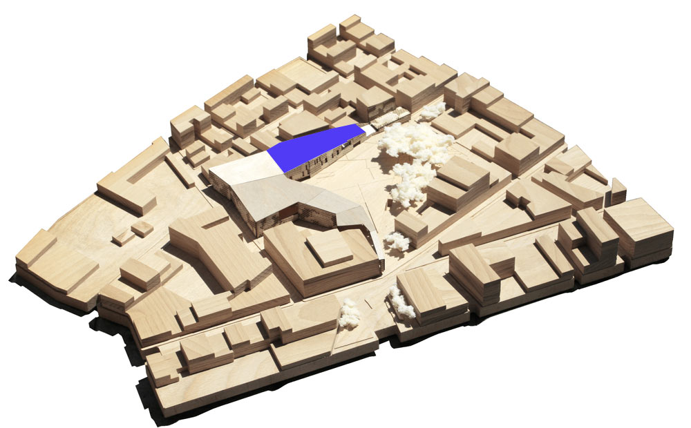 Maqueta de l'Edifici de la Ciutadania. La part colorejada en blau correspon a la primera fase.