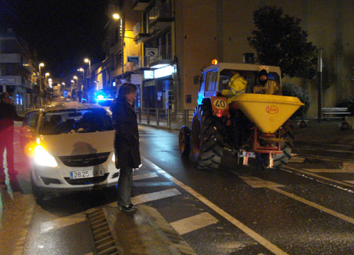Tasques de neteja als carrers de Palamós, aquesta passada nit.