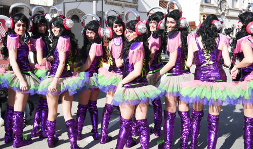 La colla La Liada dóna demà la benvinguda al Carnaval de Palamós 2012.