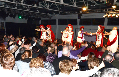 Presentació del Rei i la Reina del Carnaval de Palamós, a la Nau dels 50 metres. (Foto: Enric Xicars).