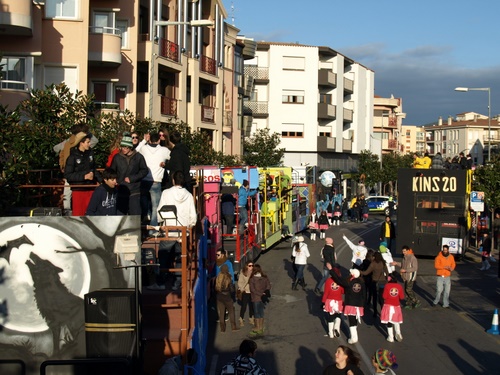 Colles de carnaval, aquest matí a l'avinguda de Catalunya.