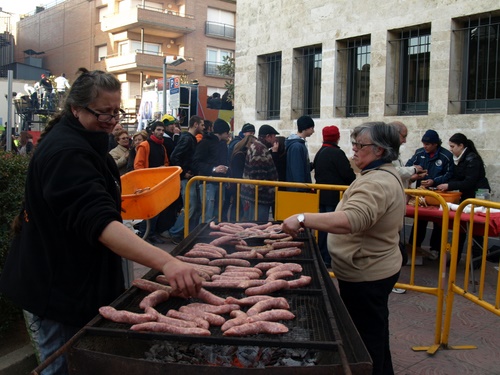 Instantània de l'esmorzar popular del Carnaval de Palamós.
