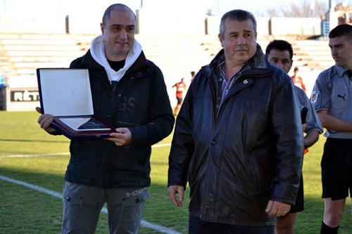 Els jugadors del Palamós celebren la victòria al final del partit. Foto: Josep Cama.