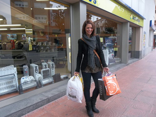 Compradora premiada en una de les campanyes promocionals de Fecotur.