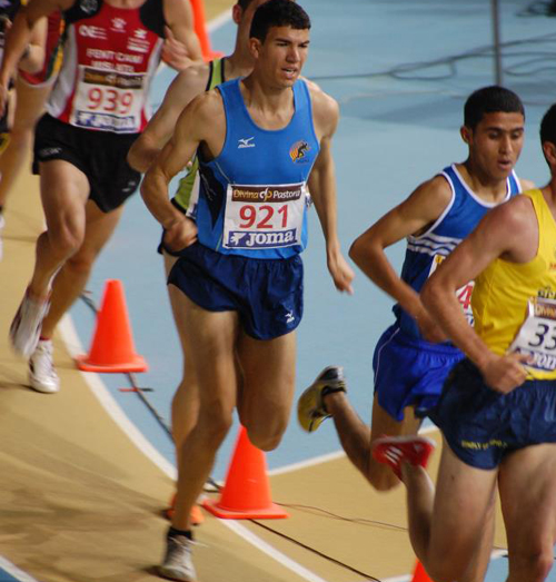 Adel Mechaal, al centre, en la cursa de Sabadell.