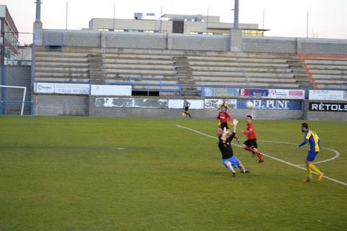 Sergi Arranz marcant el seu primer gol amb la samarreta del Palamós CF, diumenge passat.