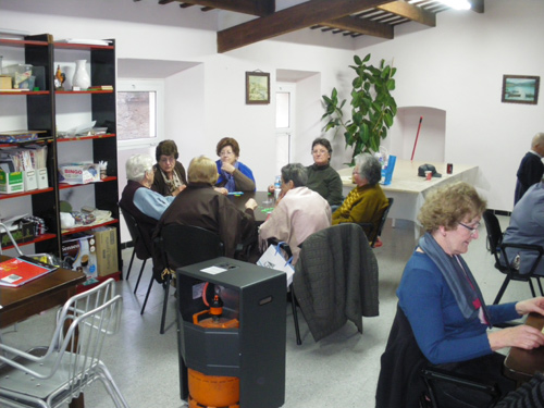 Activitat amb la gent gran, aquesta tarda al local d'El Caliu.